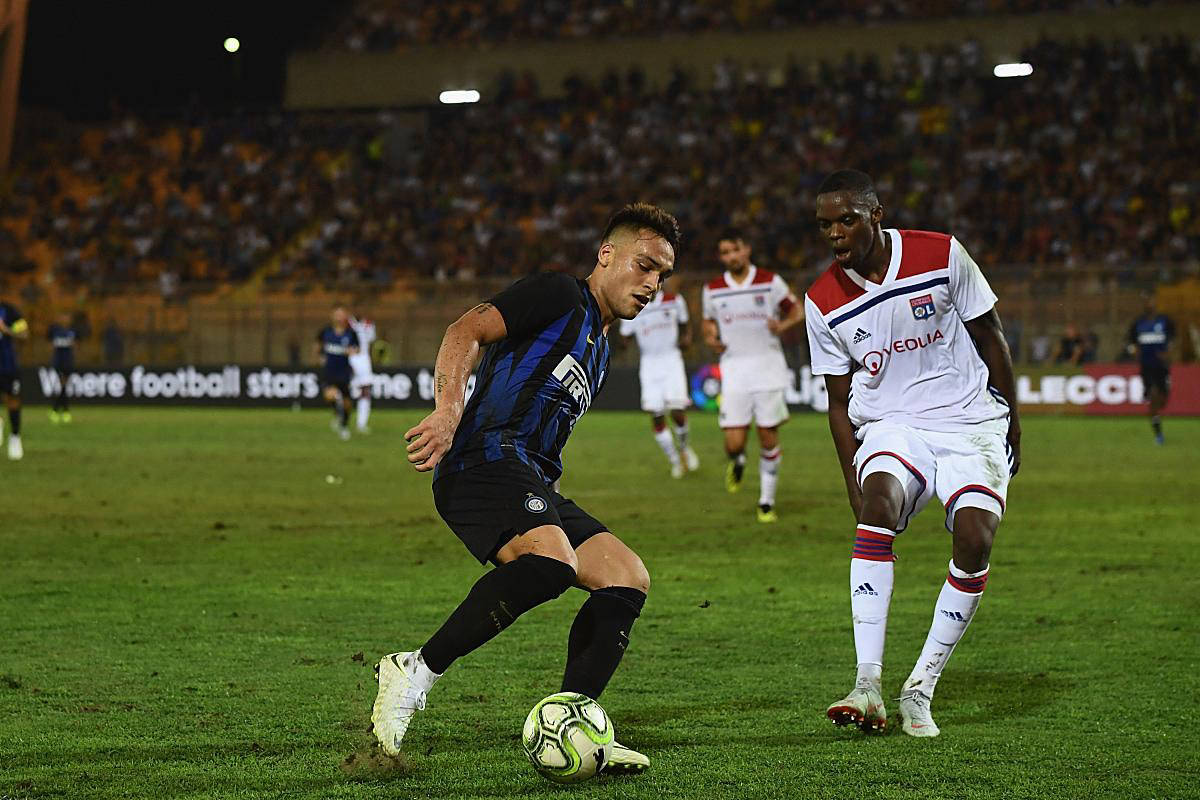 里昂球队调整战术,备战联赛 里昂球队调整战术,备战联赛