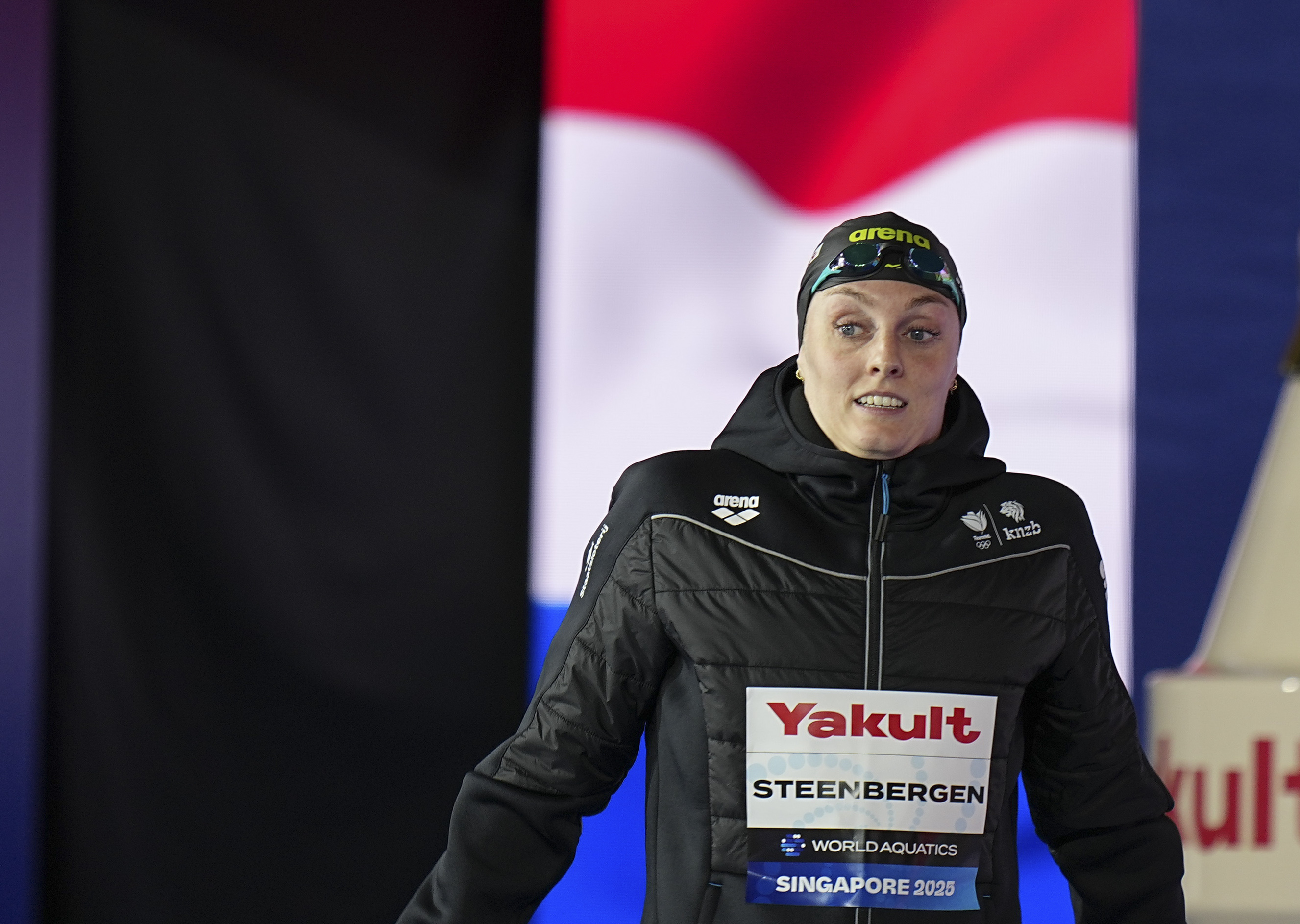 意大利游泳选手勇夺金牌，引领全场