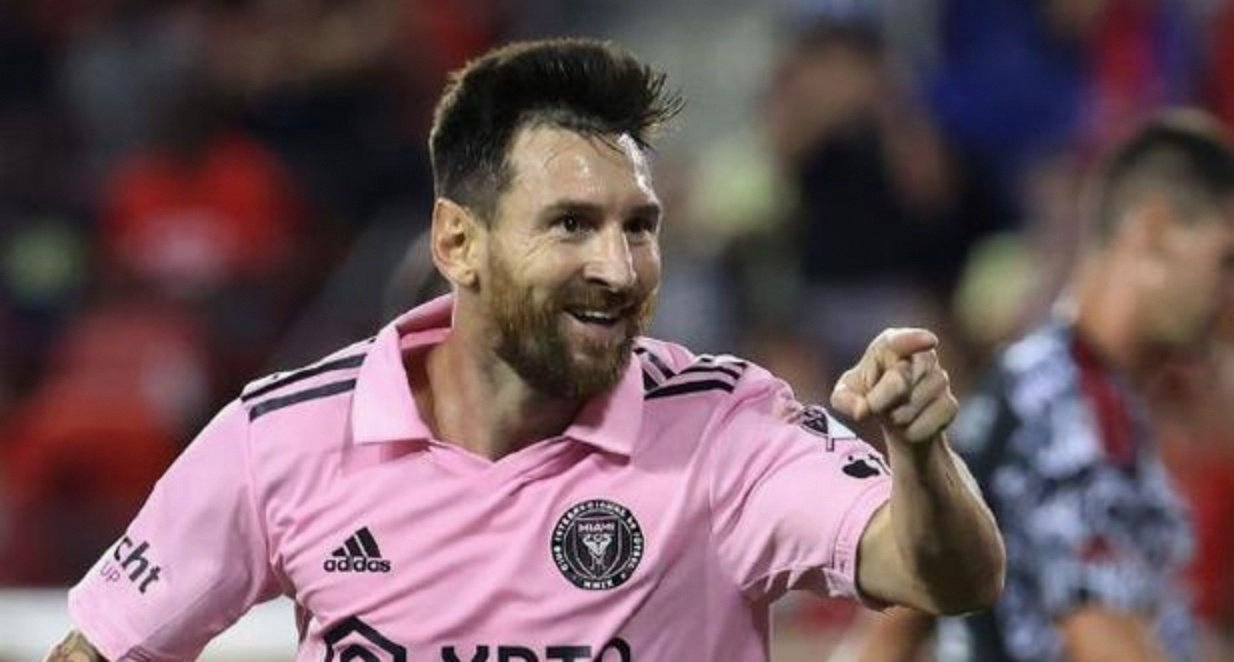 梅西又进球！巴塞罗那力压对手领跑积分榜的简单介绍