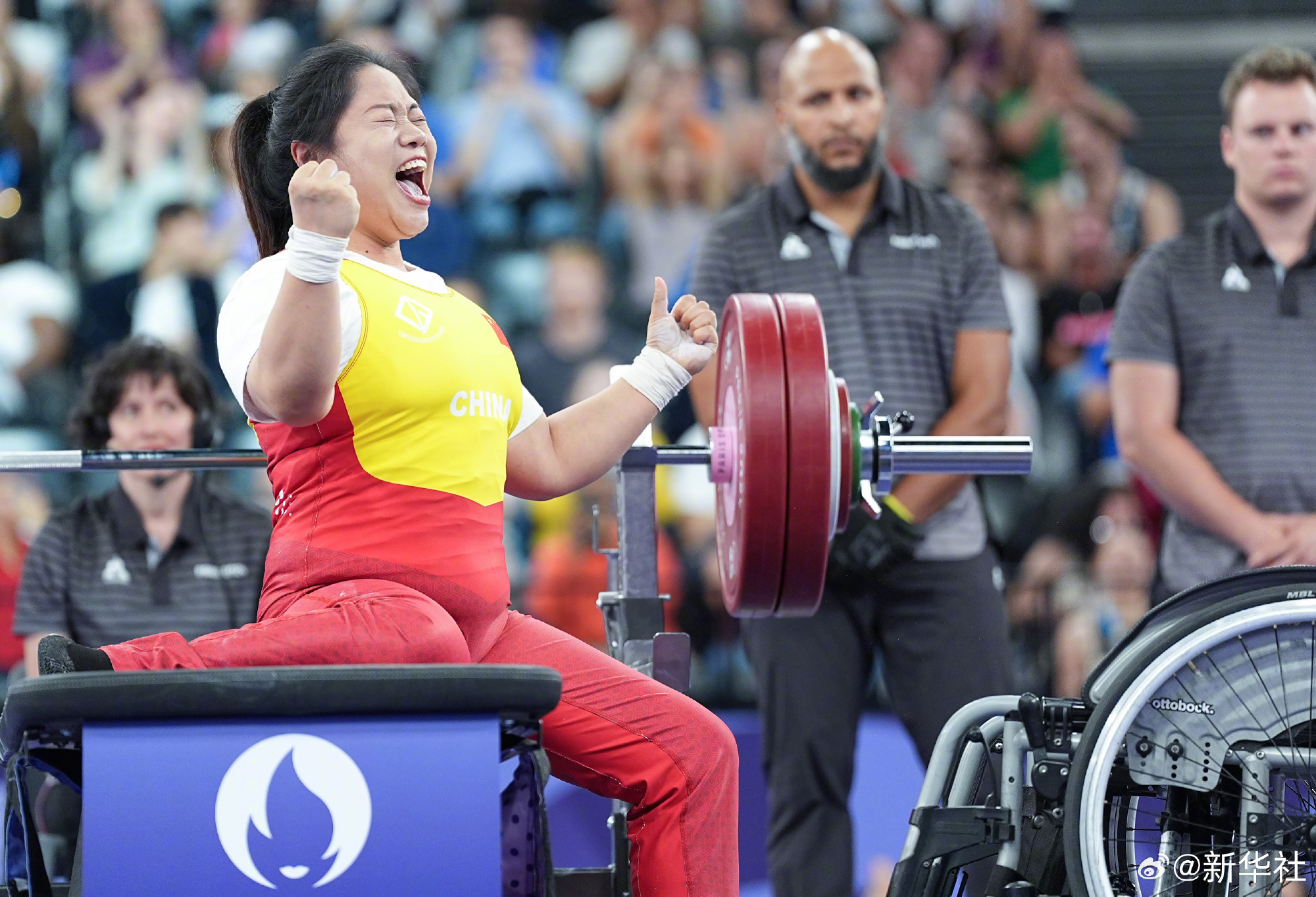 包含摔跤选手宝刀未老，实力依旧强劲备战决赛的词条