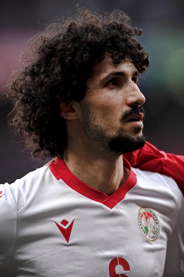 威灵市队金蝶般掠夺悉尼队晋级四强的简单介绍