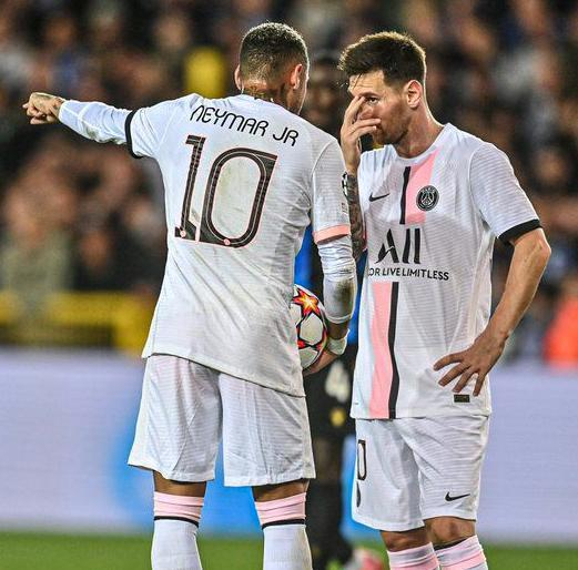 关于巴黎圣日耳曼客场逼平，领跑小组积分榜的信息