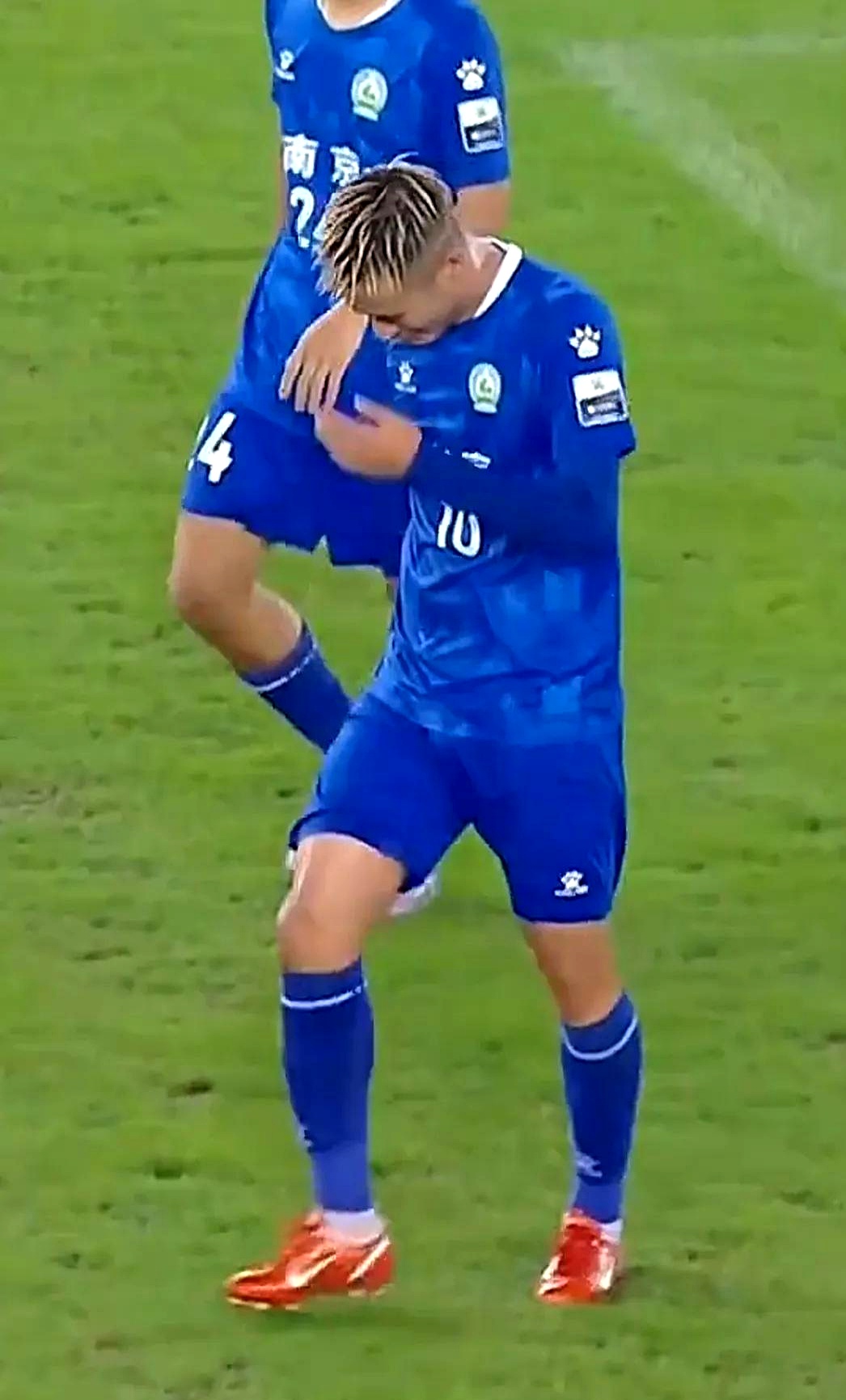 关于克罗地亚门将因伤缺阵，对球队防线造成压力的信息