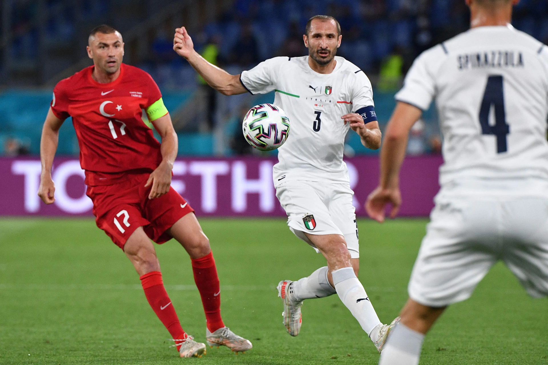 格鲁吉亚队在欧洲杯预选赛中大放异彩，收获成功的简单介绍