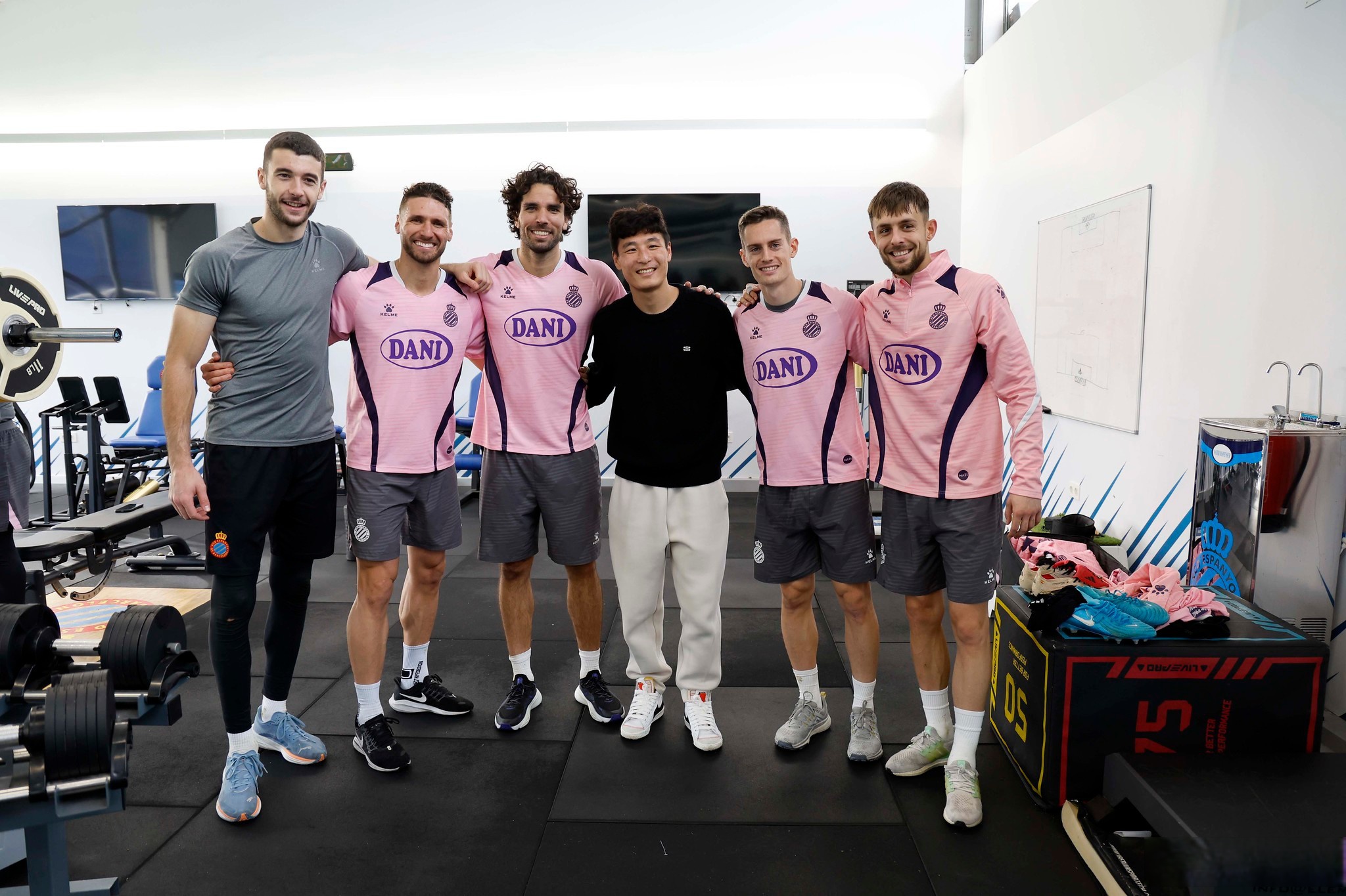 足球明星在社交媒体上分享了他们的日常生活 足球明星在社交媒体上分享了他们的日常生活