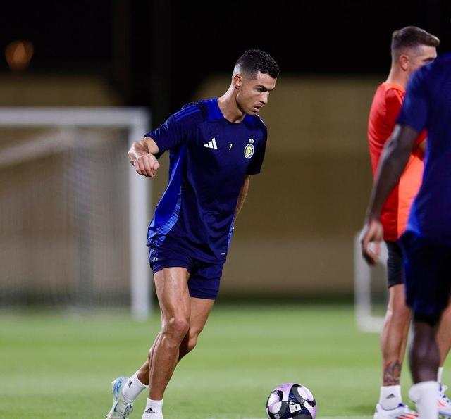 足球明星在社交媒体上分享了他们的日常生活 足球明星在社交媒体上分享了他们的日常生活